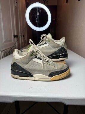 Air Jordan 3 Retro "Chlorophyll"
Sz 9.5